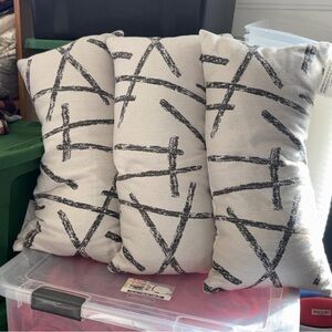 Do not bundle 
Set of 3 outdoor pillows